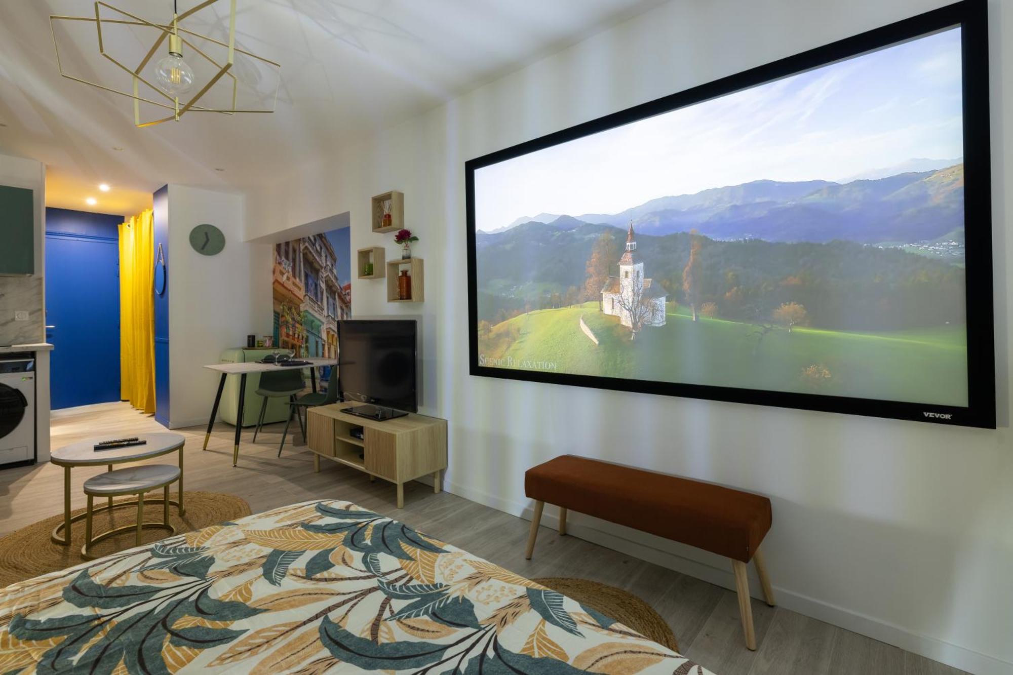 Retro Movies Apartment *
